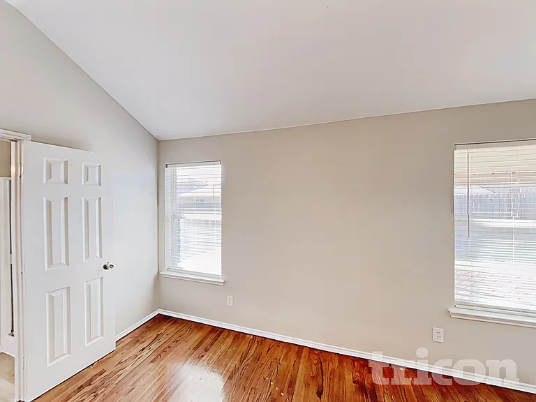 2524 Wakecrest Dr — Photo 7