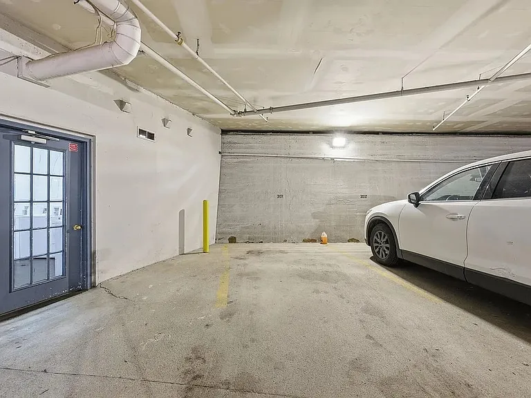 444 N Front St #301 — Photo 20