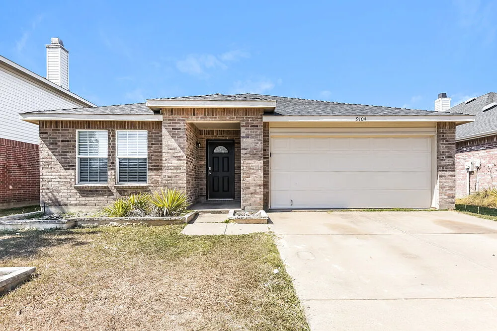 4 bed, 2.0 bath, 2085 sqft, $2,415 — Photo 1