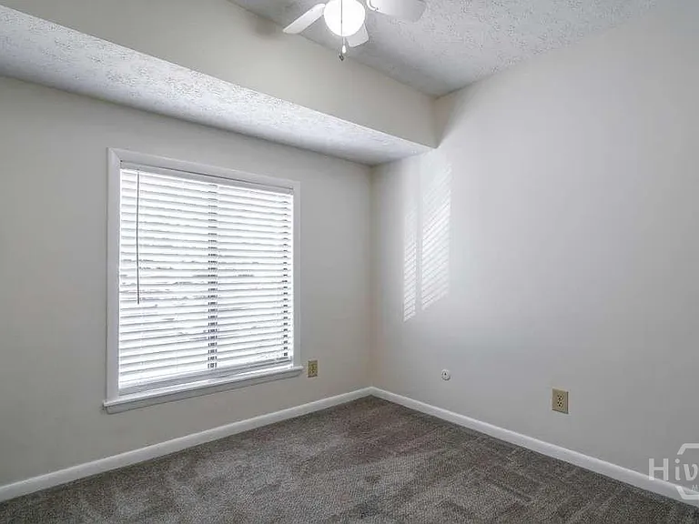 108 Fernbanks Ct — Photo 22