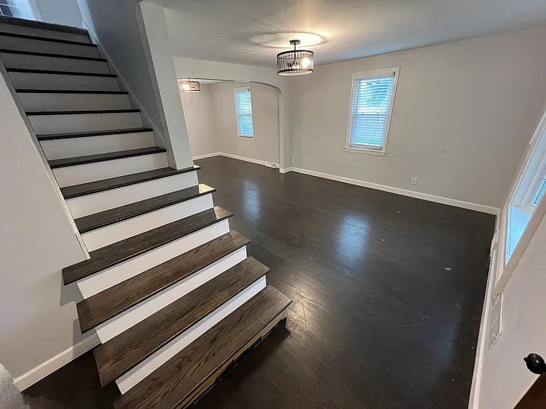 17 N Iowa Ave — Photo 4