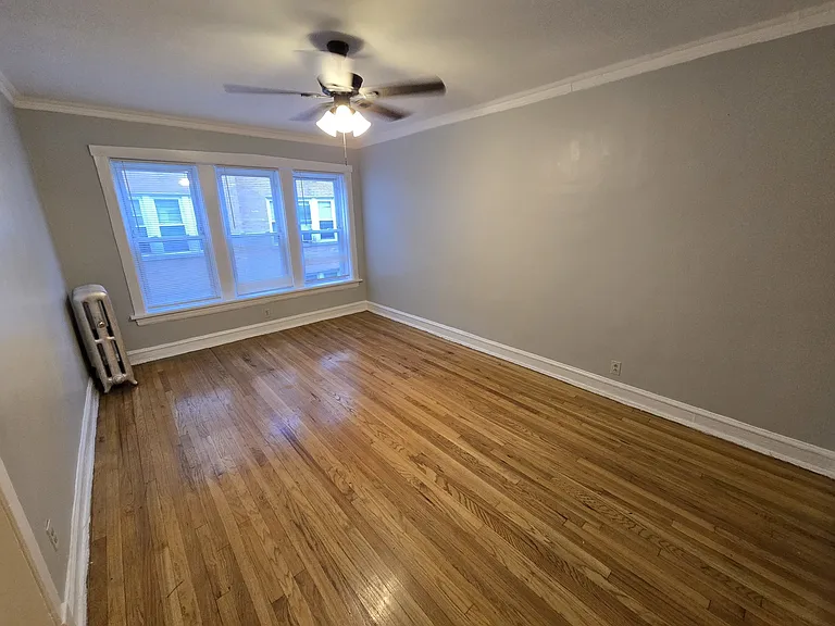 4826 N Avers Ave #2E — Photo 9