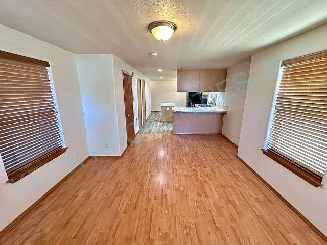 Spacious 3-Bed Oasis with 1.5 Baths in Portland Your Next Home Awaits! — Photo 3