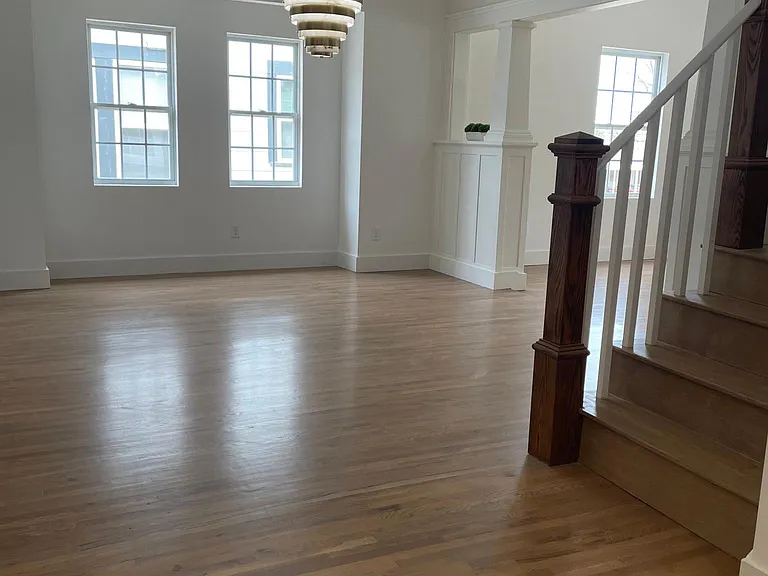 1402 N Main St — Photo 17