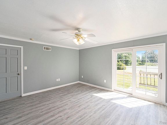 2nd image of 1290 Hunter Rd