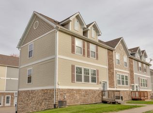 15230 Greenbelt Dr, Urbandale, IA 50323