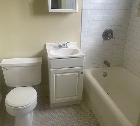 5th image of 2502 Pine St APT B