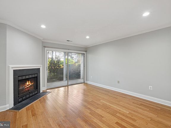 5th image of 2805 Yarling Ct #2805