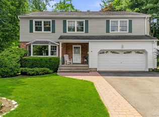 40 Sammis Ln, White Plains, NY 10605