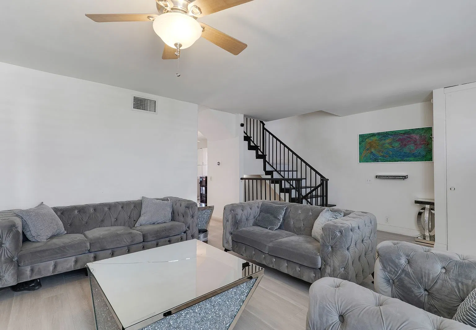 3 bed, 2.5 bath, 1669 sqft, $3,900 — Photo 2
