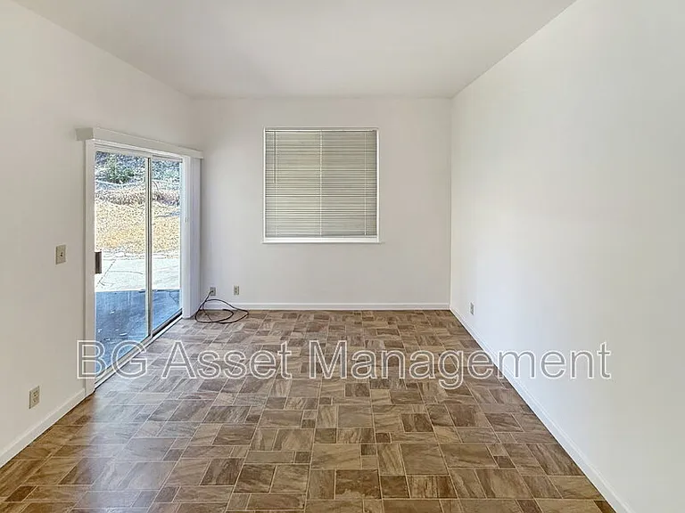2672 Doidge Ave — Photo 6
