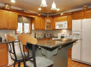 73 Pine St, Garden City, NY 11530