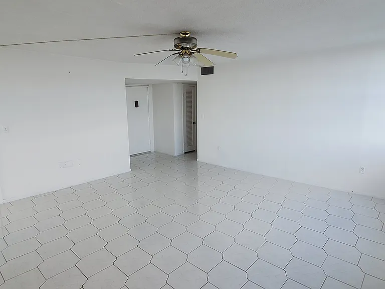 1301 NE Miami Gardens Dr #916 — Photo 4