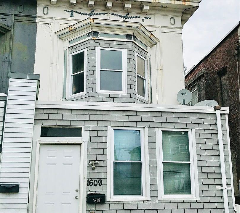 1st image of 1609 W Erie Ave APT B