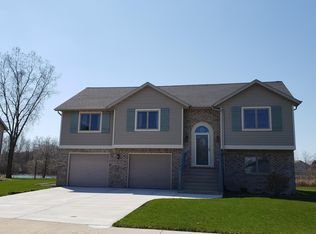 1141 Edgewood Rd, Kewaskum, WI 53040