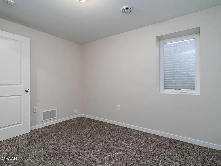 895 Thames Ct — Photo 23