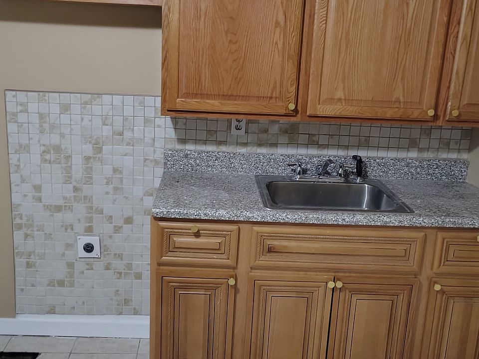 2nd image of 8 Van Nostrand Ave #1