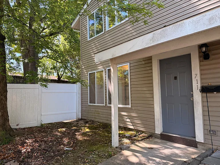711 Myrtle Ave — Photo 20
