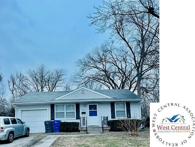 2nd image of 2422 N Woodlawn Dr