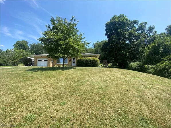 201 Navajo Rd, Wellsburg, WV 26070