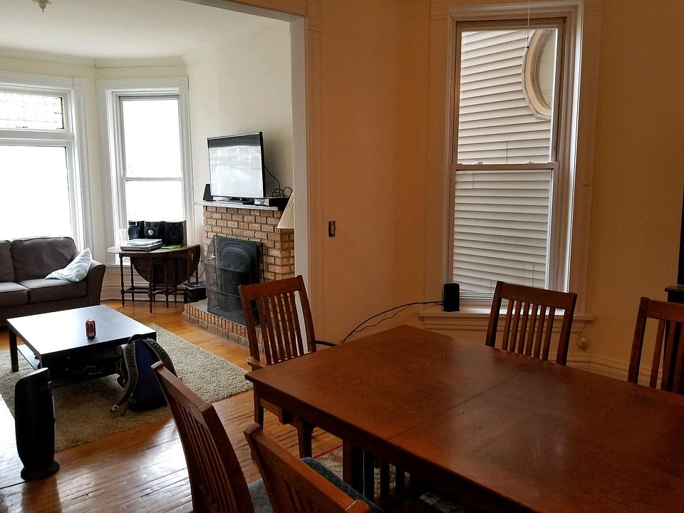 1st image of 2644 N Wilton Ave Unit 2