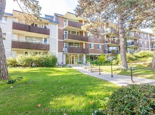 Grenadier Villas, Toronto, ON M6S 3E1