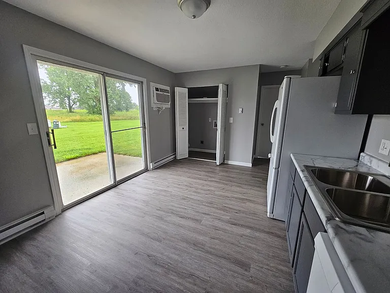 1516 Edgewood Dr — Photo 6