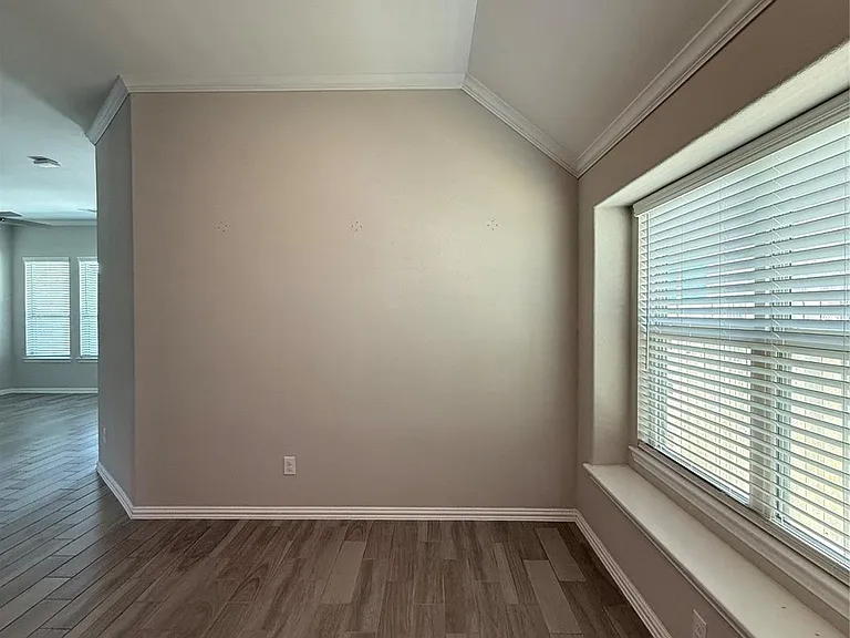 1562 Ancient Oak Ln — Photo 21
