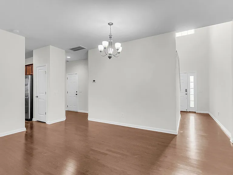 212 Longford Dr — Photo 9