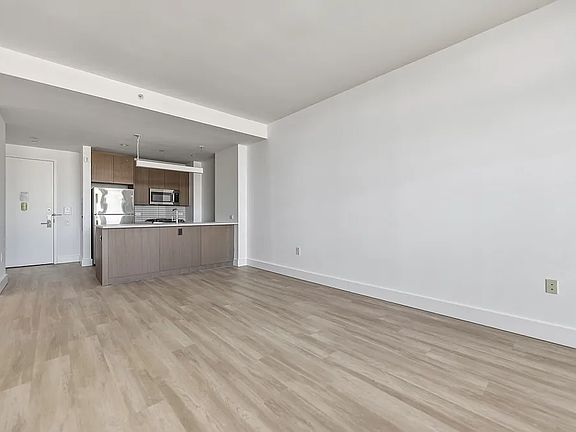 4th image of 86 Fleet Pl #25S