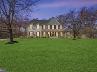6852 Smithfield Ct, Centreville, VA 20120