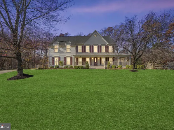 6852 Smithfield Ct, Centreville, VA 20120