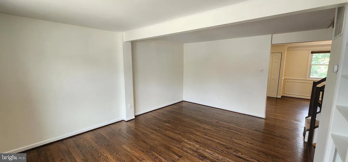 3 bed, 3.0 bath, 1760 sqft, $2,500 — Photo 3