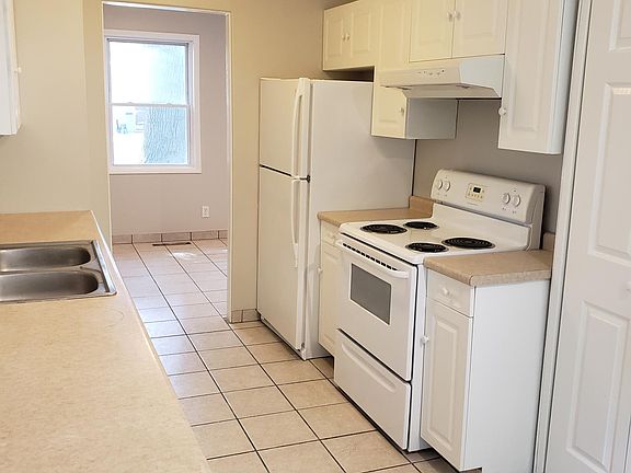 4th image of 621 S 69th St