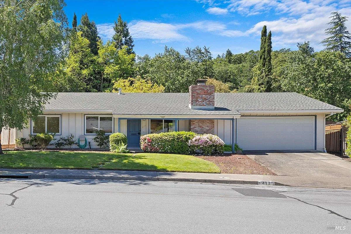 417 Deerfield Circle - 2bd/2ba, 1,312 sqft - in Santa Rosa, CA