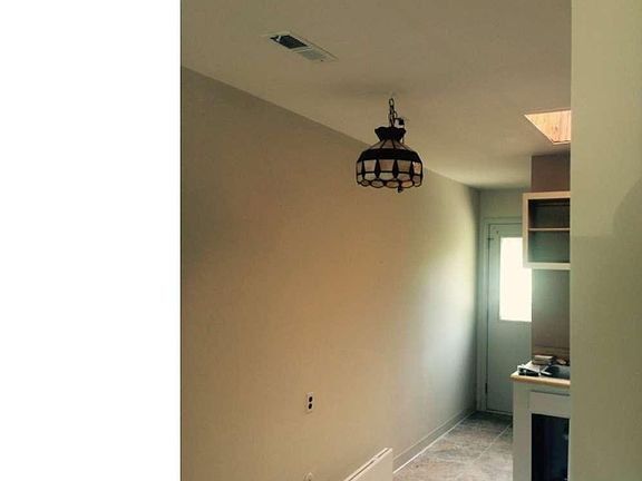 4th image of 727 Pine Creek Ln