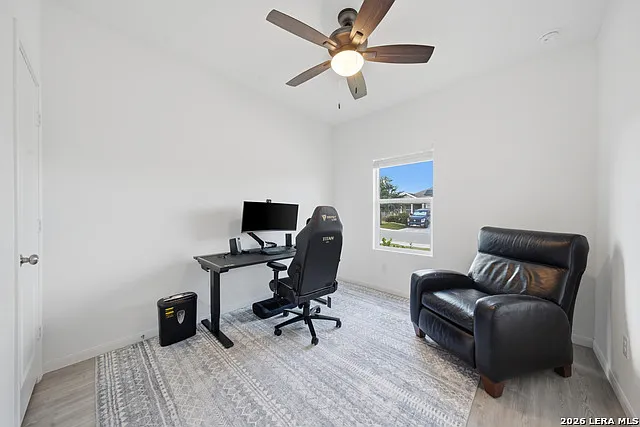 3 bed, 2.0 bath, 1684 sqft, $1,999 — Photo 3