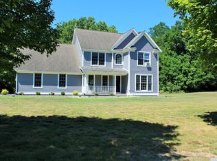 18 Presidential Dr, Kinderhook, NY 12106