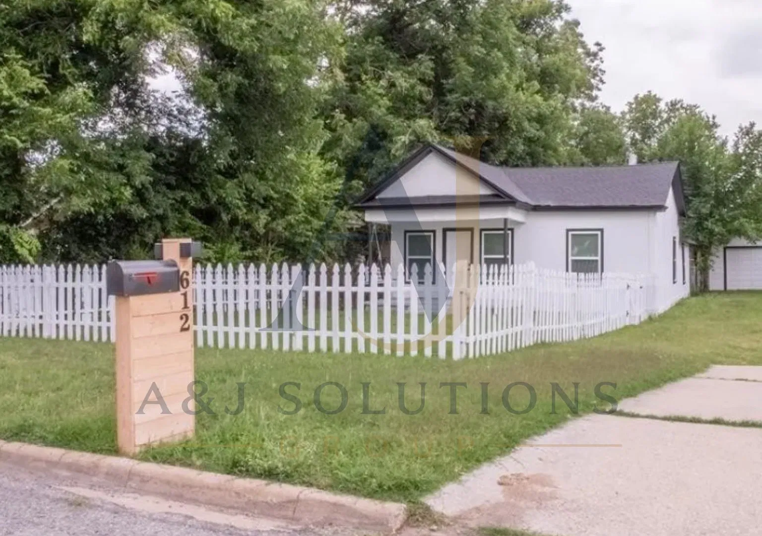 3 bed, 1400 sqft, $1,300 — Photo 2