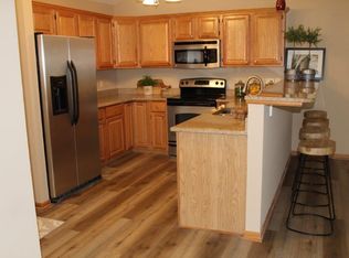 17654 Parker Plz, Omaha, NE 68118