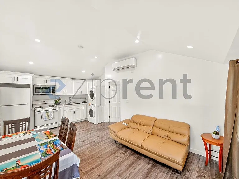 2431 S Catalina St — Photo 5