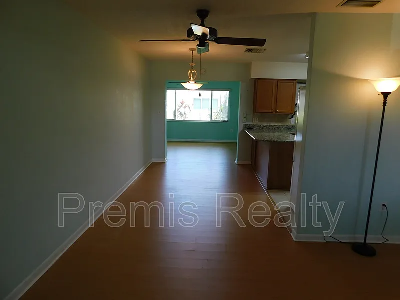 3 bed, 2.0 bath, 1298 sqft, $2,495 — Photo 3