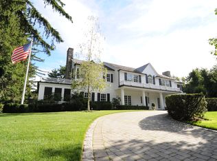 8 Hewitt Ave, Bronxville, NY 10708