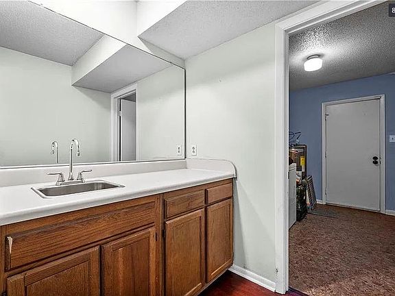 5th image of 817 Dryden St