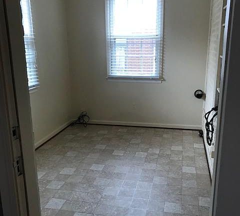3rd image of 808 Westview Dr