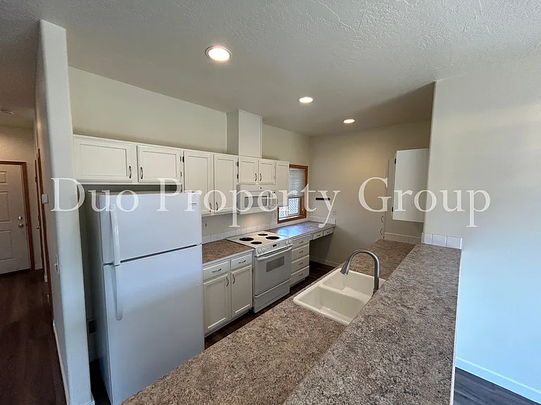 603 S 41st Ct — Photo 7