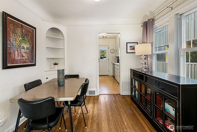5th image of 6657 Ellis Avenue S