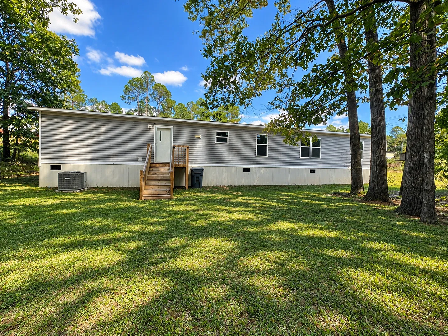 Charming 4-Bedroom Home with Spacious Yard in a Peaceful Country Setting — Photo 2