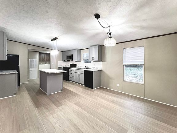 4th image of 255 Arena Park Dr