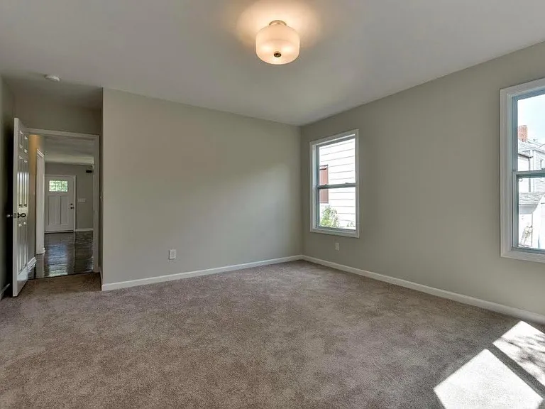 518 E Trinity Ln — Photo 5